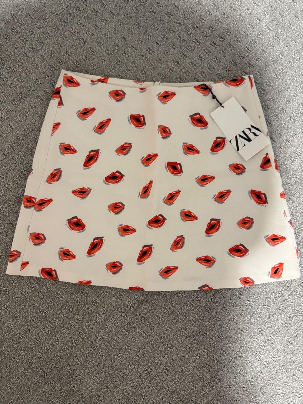 ZARA Cream Mini Skirt with Red Lip Motif